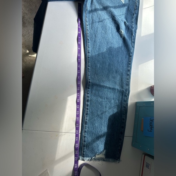Tractr Women’s High Rise Weekender Mom Jean Distressed Indigo Size 8 NWT - Picture 6 of 10